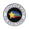 Runde Metall-Emaille-Anstecknadel mit goldenem Stern, Regenbogen und Adulting-Schriftzug - Schwarz Weiß Runder Stil "ACHIEVEMANT IN ADULTING" (QHXZ4213)