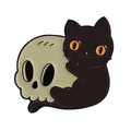 Épingle en émail de chat noir tenant un crâne pour décoration de fête Halloween - Chat Embrassant le Crâne Style (QHXZ4201)