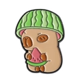 Pin's en émail capybara mignon portant un chapeau pastèque et tenant un fruit - Capybara avec Chapeau Pastèque (QHXZ4128)