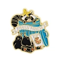 Spilla in smalto con procione in un bidone blu e bordi dorati per zaini e accessori - Trash Panda Set Completo (QHXZ4251)