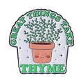Spilla smaltata con pianta di cactus e testo 'Great things take thyme' carino - Pianta in vaso Great Things Take Thyme (QHXZ4416)