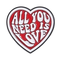 Herzförmige Emaille-Brosche in Rot und Weiß mit All You Need Is Love Zitat - Roter Herz Slogan Stil (QHXZ4342)