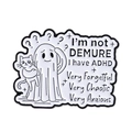 Épingle en émail fantôme et chat avec texte I'm not demure I have ADHD pour l'expression - Style de Slogan ADHD Fantôme Embrasse Chat (QHXZ4363)