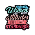 Bunter Emaille-Pin mit Zitat Strong Women Don't Have Attitudes They Have Standards - Strong Women Englisches Zitat Stil (QHXZ4223)