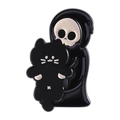Dunkle Punk-Emaille-Anstecknadel mit süßem Sensenmann, der eine schwarze Katze hält - Sensenmann Umarmt Schwarze Katze Stil (QHXZ4554)