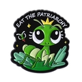 Dettaglio della spilla in smalto con mantide religiosa e testo Eat The Patriarchy e corona - Stile Mantide Slogan EAT-THE-PATRIARCHY (QHXZ4791)