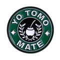 Emaille-Anstecknadel mit grünem Yerba-Mate-Logo und dem Text Yo Tomo Mate - Rundes Yerba Mate Logo (QHXZ4707)