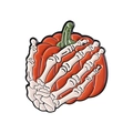 Cartoon-Skeletthand hält orangefarbene Kürbis-Emaille-Brosche mit schwarzen Umrissen - Knochenhand-Kürbis-Stil (QHXZ4839)