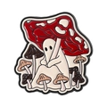Pin de esmalte de fantasma bajo un gran hongo rojo con detalles de pequeños hongos - Estilo Fantasma En Grupo De Setas (QHXZ4887)