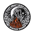 Καρφίτσα σμάλτου με φράση they didn't burn witches they burned women - Μαύρο Γυναικείο Σχέδιο Φλόγας (QHXZ5056)