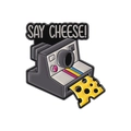 Creatieve retro camera pin met gele kaas en 'SAY CHEESE' geëmailleerde belettering - Kaascamera (QHXZ4602)