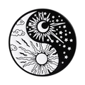 Ronde yin yang emaille speld met hemelse motieven van zon en maan ontwerp - Yin Yang Hemelse Stijl (QHXZ5021)
