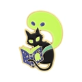 Pin's d'Halloween en émail avec chat noir, livre de magie et fantôme phosphorescent - Chat de Lecture Lumineux et Fantôme (QHXZ5264)