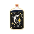 Emaille-Anstecknadel Sternenhimmel-Flasche mit weißem Walmotiv in Gold-Finish - Walmuster (QHXZ5149)