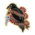 Dunkle Gothic Emaille-Anstecknadel mit Krähe und roten Rosen Motiv und Gravur - Krähe Rose Slogan Stil (QHXZ5360)