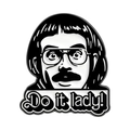Spilla smaltata in bianco e nero con uomo barbuto e scritta 'Do it lady!' stile pop - Ritratto Do it lady! (QHXZ5356)