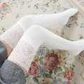 Calcetines altos blancos de algodón con encaje floral y textura de canalé - Talla única / Blanco