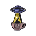 Pin de esmalte creativo con diseño de OVNI y taza de café y texto WE NEED COFFEE - Estilo Café OVNI (xz8773)