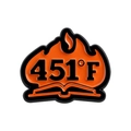 Broche de esmalte Fahrenheit 451 con llamas naranjas y diseño de libro abierto - Llama de 451 Grados Fahrenheit (QHXZ5371)