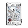Donkere schedel emaille speld met de tekst I'll just wait until it's quiet - Wacht Tot Het Stil Is Schedel Stijl (QHXZ5471)