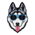 Spilla in metallo husky con occhiali da sole blu e lingua giocosa in smalto - Stile Husky (QHXZ5423)