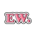 Pin's émaillé rose et blanc avec lettrage EW moderne et style minimaliste - BEURK. (QHXZ5464)
