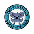 Runder Emaille-Pin mit grauem Koala-Motiv und dem Text 100% Certified Koala-ty-pun - Round 100% Zertifizierter Medaillenstil (QHXZ5592)