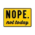 Spilla smaltata gialla divertente 'NOPE. not today' per decorare zaini e capi d'abbigliamento - Stile Giallo NOPE. not today (QHXZ5508)