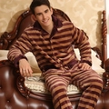 Conjunto de pijama de rayas para hombre en forro polar coral grueso con botones - L / Café a rayas