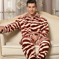 Pijama de forro polar coral para hombre con patrón de tigre marrón y parte superior abotonada - L / Cebra Marrón