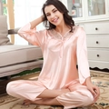 Conjunto de pijama de seda rosa para mujer con mangas largas y detalles de encaje - M / Verde Pálido