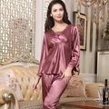 Pigiama da donna in raso color malva a due pezzi con pizzo sullo scollo a V e pantaloni - M / Rosso Ruggine