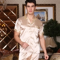 Conjunto de pijama de satén dorado champán para hombre con greca griega en bordes - L / Estilo de Hombre / Beige