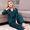 Pigiama da donna in finta seta verde scuro a due pezzi con maniche lunghe e ricami Honey - M / Verde Scuro Donna
