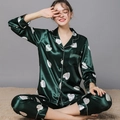 Pijama de satén verde oscuro con estampado de corazones y ribetes blancos - M / Fresa Verde
