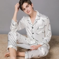 Set pigiama in seta avorio da uomo con stampe nere e maniche lunghe per relax a casa - L / Lettera Bianca