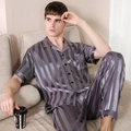 Pigiama da uomo a righe in seta sintetica con camicia a maniche corte e pantaloni grigio scuro - L / grigio scuro