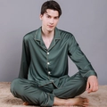 Herren Schlafanzug aus Seidensatin in Dunkelgrün mit klassischem Revers und langen Ärmeln - M (Herren) / Herrenstil / Dunkelgrün