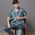 Herren-Schlafanzugset aus blaugrünem Satin mit Kurzarmshirt und Hose mit rosa Paspelierung - M / Blaugrün-Herren