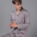 Pigiama da uomo in raso di seta grigio argento con jacquard paisley e profili bianchi - L / Taupe (Uomini)