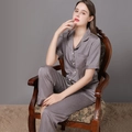 Set pigiama da donna in seta grigio scuro con motivo vintage e maniche corte - M / Taupe (Donne)