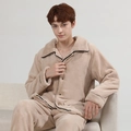 Conjunto de pijama de franela gruesa para hombre en beige con solapa y felpa suave - L / Beige Liso Hombre