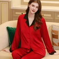 Dames zijden pyjamaset in rood met zwart kant en een bijpassende lange broek - M / Rood (Dames)