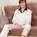 Ensemble de pyjama en soie blanc perle pour hommes avec manches longues et liseré - L / Haut Et Bas / Blanc