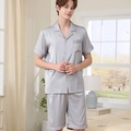 Pyjama en soie gris argenté pour homme avec haut à manches courtes et short de détente - Gris Clair (Homme)