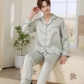 Pijama de seda verde salvia para hombre con manga larga y ribetes negros decorativos - L / Verde Claro - Hombre