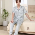 Herren Pyjama-Set in Hellblau aus Seide mit Wellenstruktur und Kontrastpaspelierung - L / Herrenstil / Hellgrün