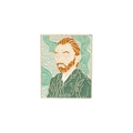 Détail macro du pin's émaillé Van Gogh avec motifs nuit étoilée et bordures dorées - Autoportrait à la Nuit Étoilée de Van Gogh (XZ3154)