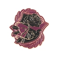 Spilla smaltata gotica con rosa nera e dettagli rosso vino con bordo dorato - Stile Scudo Rosa Nera (XZ6350)