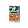 Emaille-Pin im Tarot-Kartendesign Der Mond XVIII mit Wolfs- und Skorpion-Motiven - Cyan Mond Stil (XZ5668)
